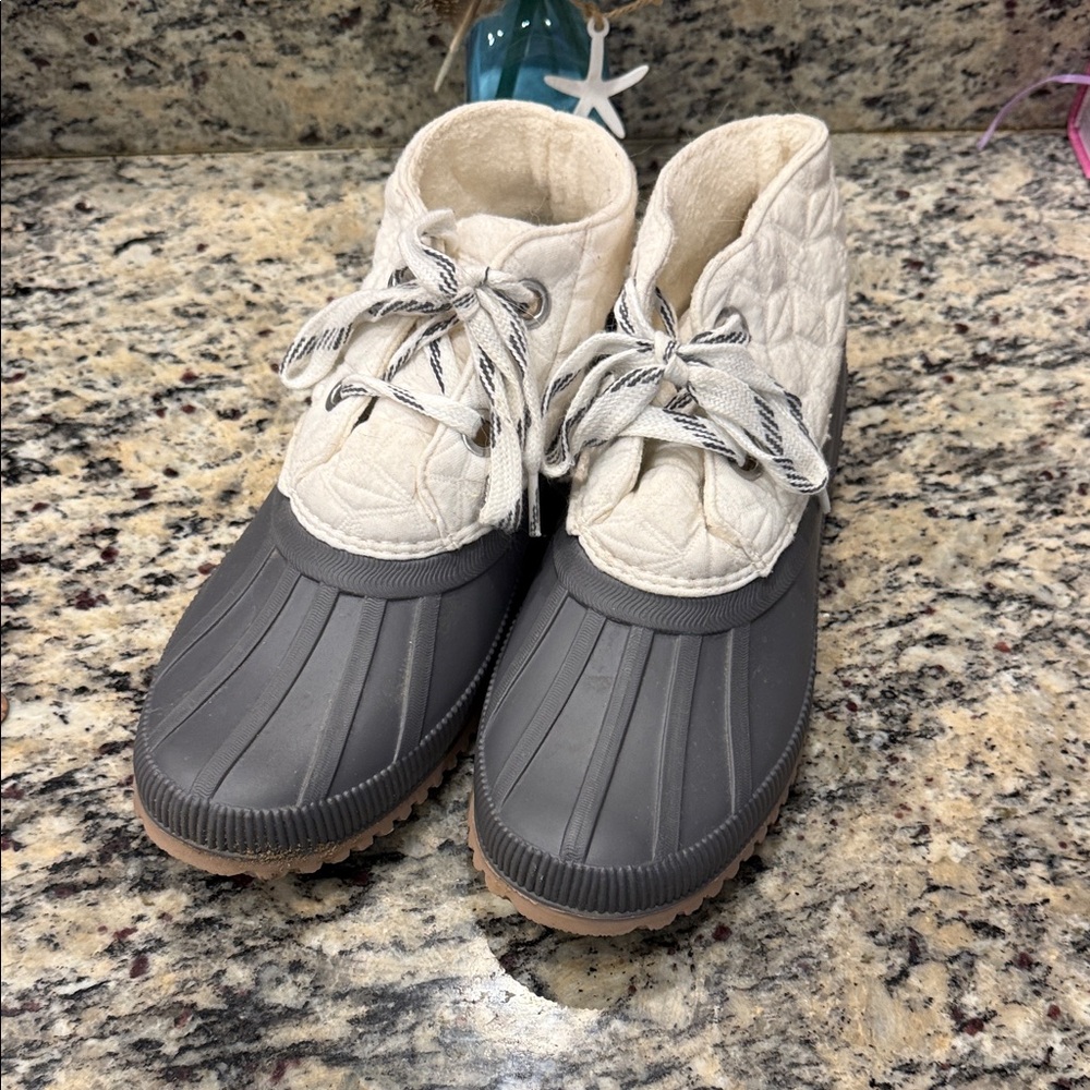 Maurices Gray and Cream Winter Boots